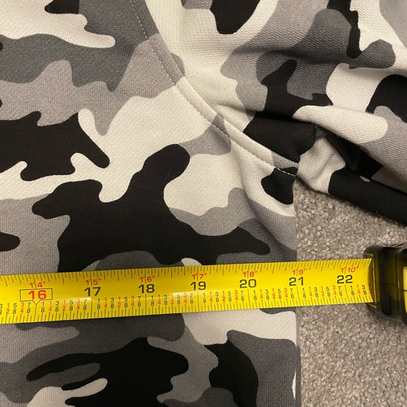❗️2✖️HOT PICK❗️Michael Kors camouflage sweatshirt. - Picture 7 of 7